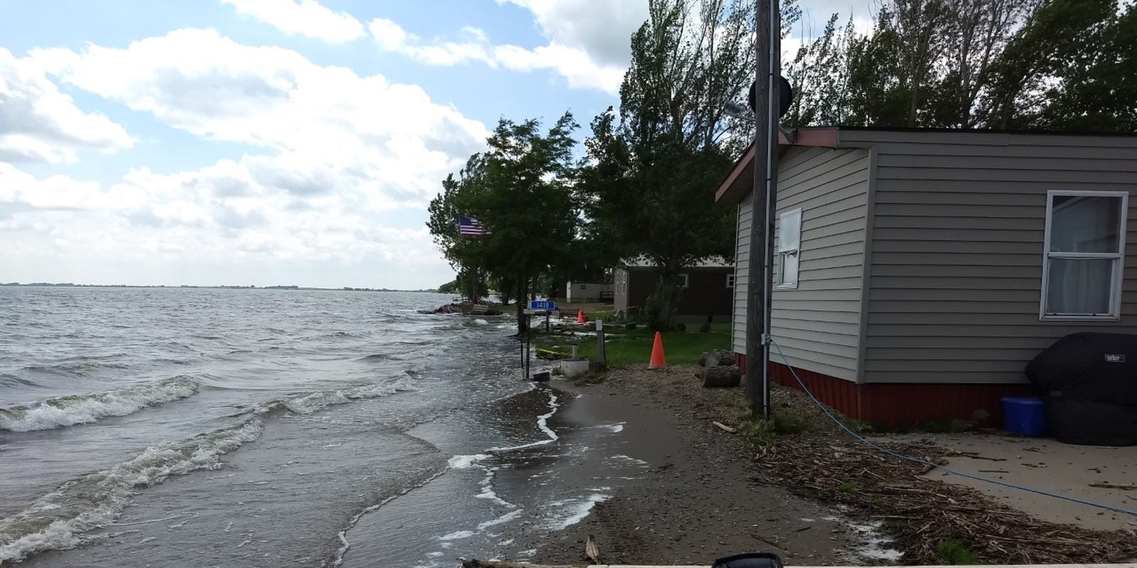 Lake Thompson area residents still under water, hope for help