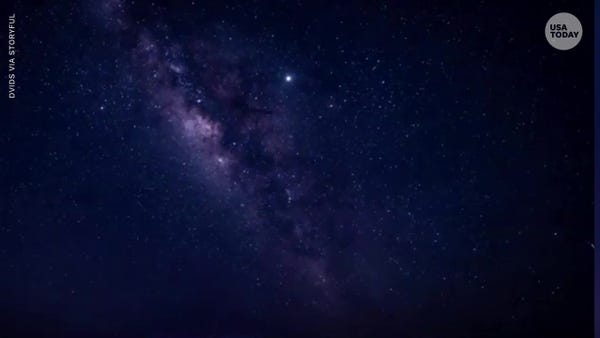 Stunning timelapse shows milky way galaxy over...