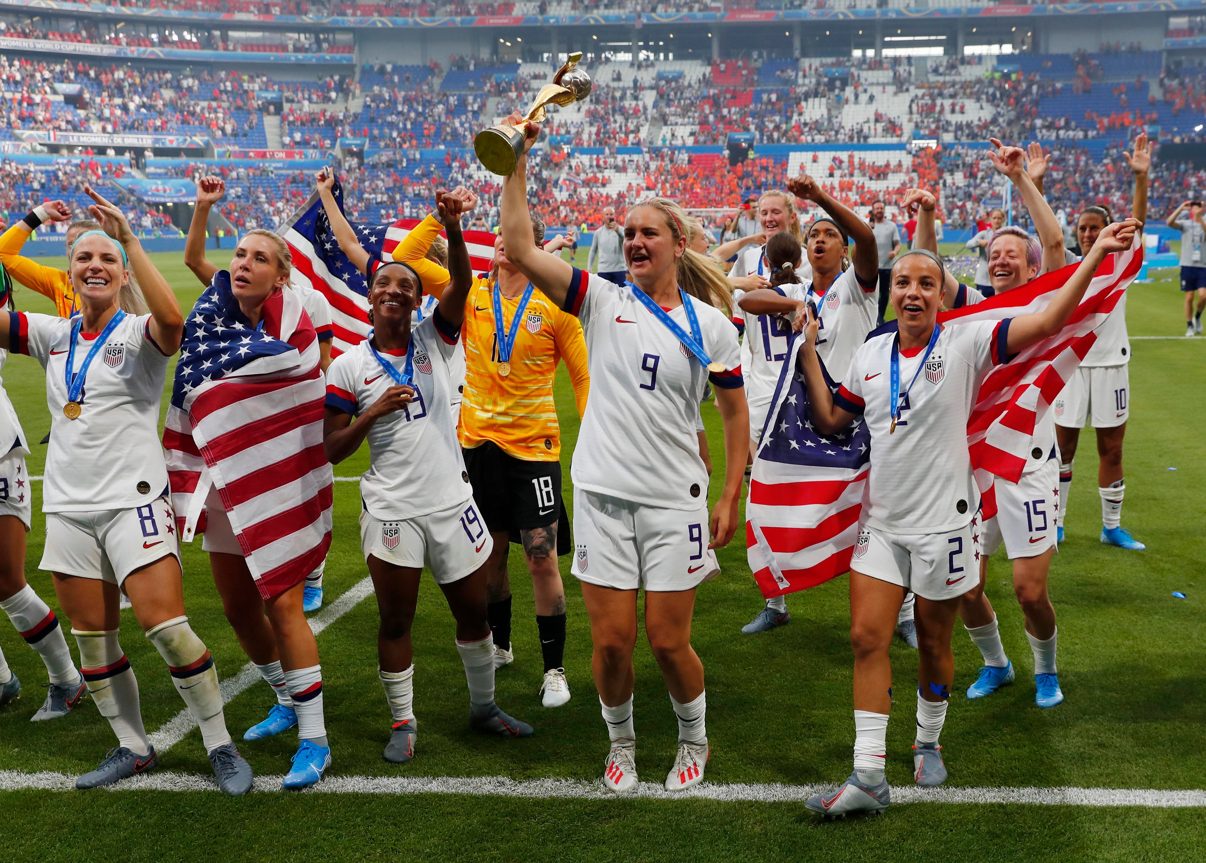 Uswnt Proctor Gamble Donates 529 000 To Close Pay Gap In Soccer
