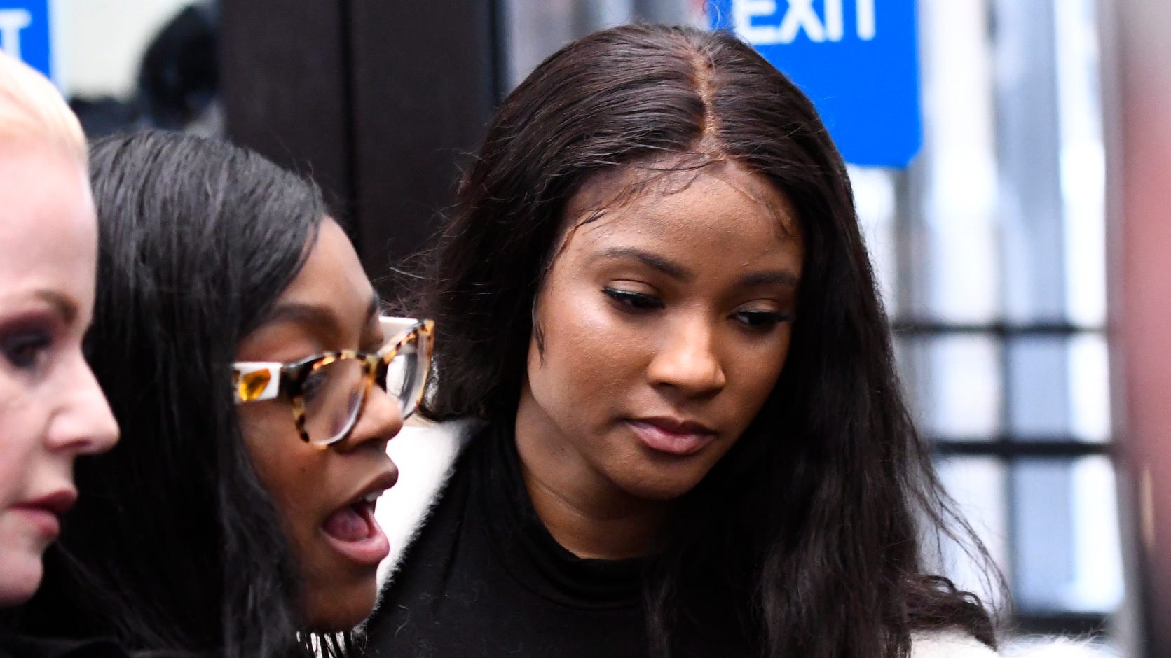 R Kelly Girlfriends Joycelyn Savage Azriel Clary Speak Out In Video Images, Photos, Reviews