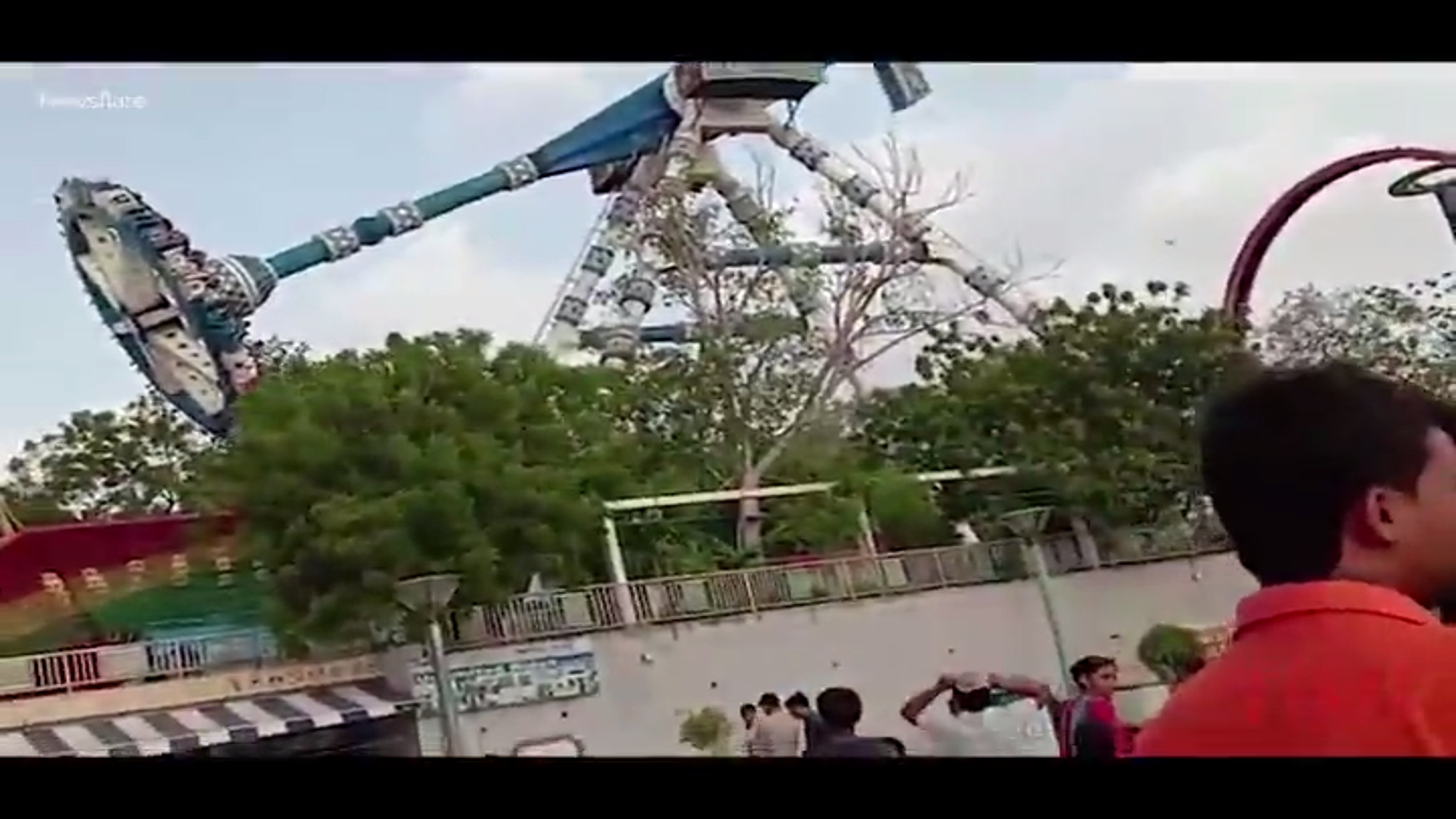 Amusement ride in India snaps in half, killing two