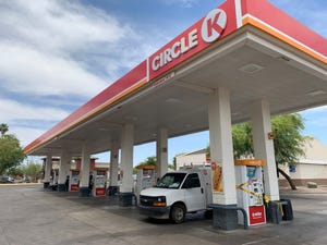 Phoenix police have arrested a man suspected of fatally stabbing a woman at a Circle K near 20th Avenue and Van Buren Street early Saturday morning.