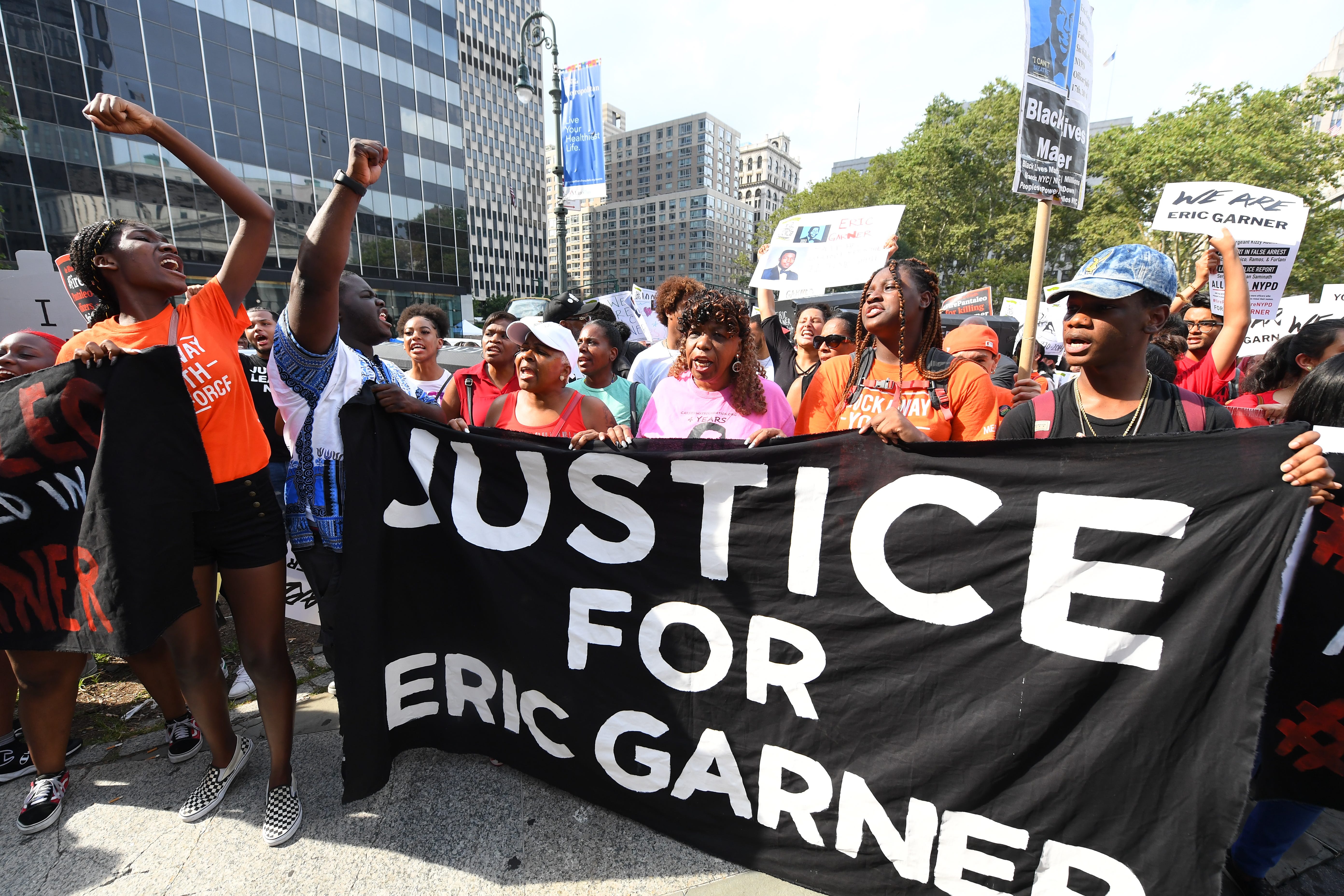 Eric Garner Protest Youths Call For Nypd Officers To Be Fired