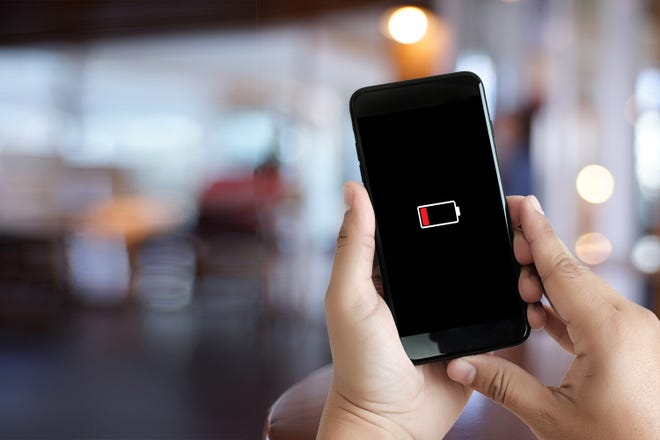 Your smartphone's battery lifespan depends on many factors, including extreme temperature fluctuations and your charging habits.