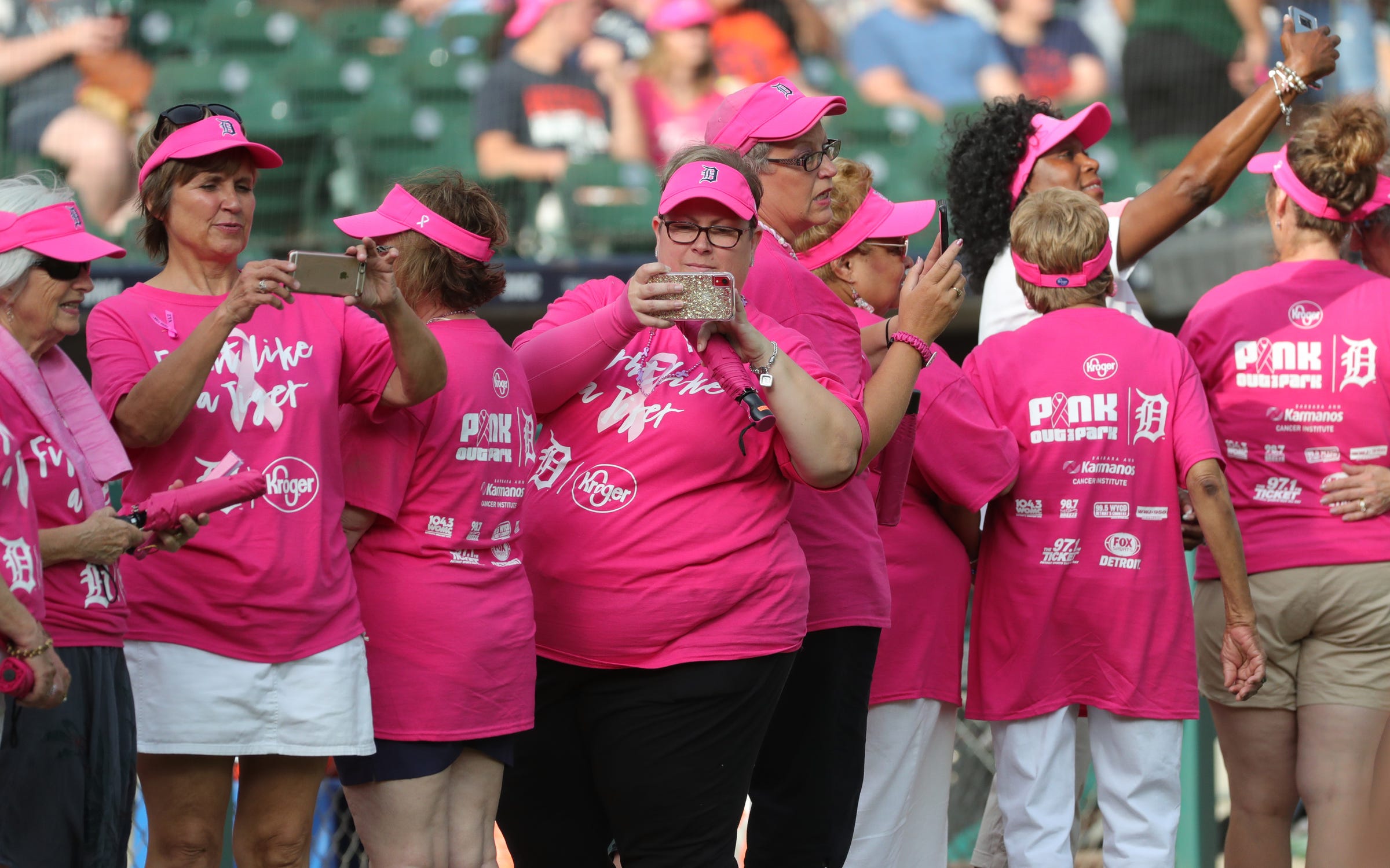 detroit tigers pink t shirt