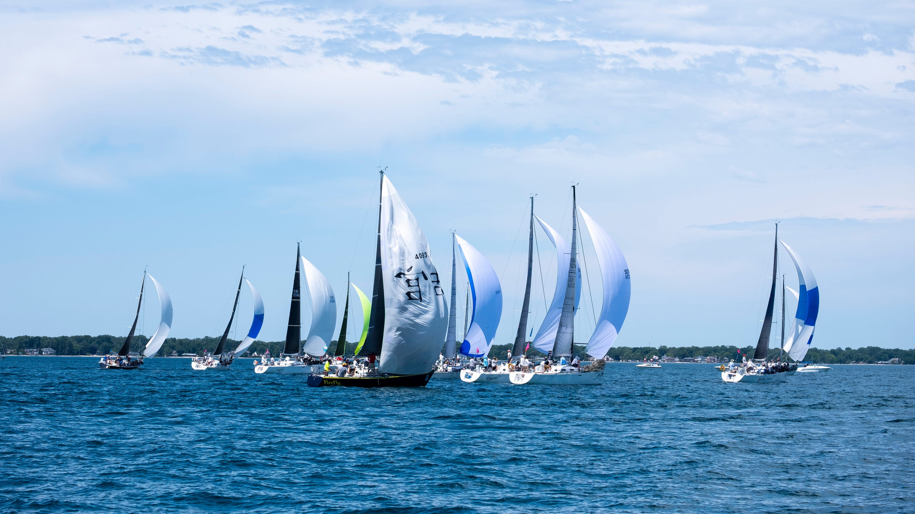 sailboat race from port huron to mackinac