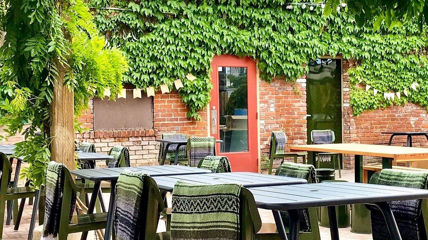 Reno restaurants with outdoor dining near me during COVID-19