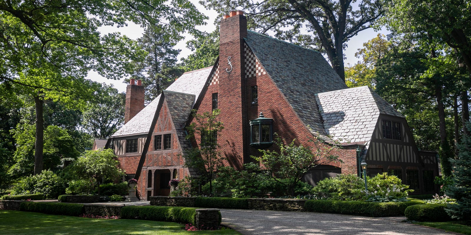 1925 Tudor in Royal Oak with servants quarters restored to perfection