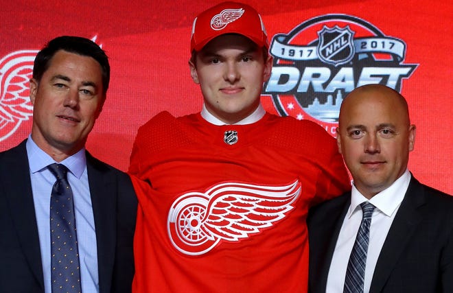 Former Red Wings chief scout Jeff Finley, from left, poses with first-round pick Michael Rasmussen and former head of amateur scouting Tyler Wright at the 2017 NHL Draft in Chicago.