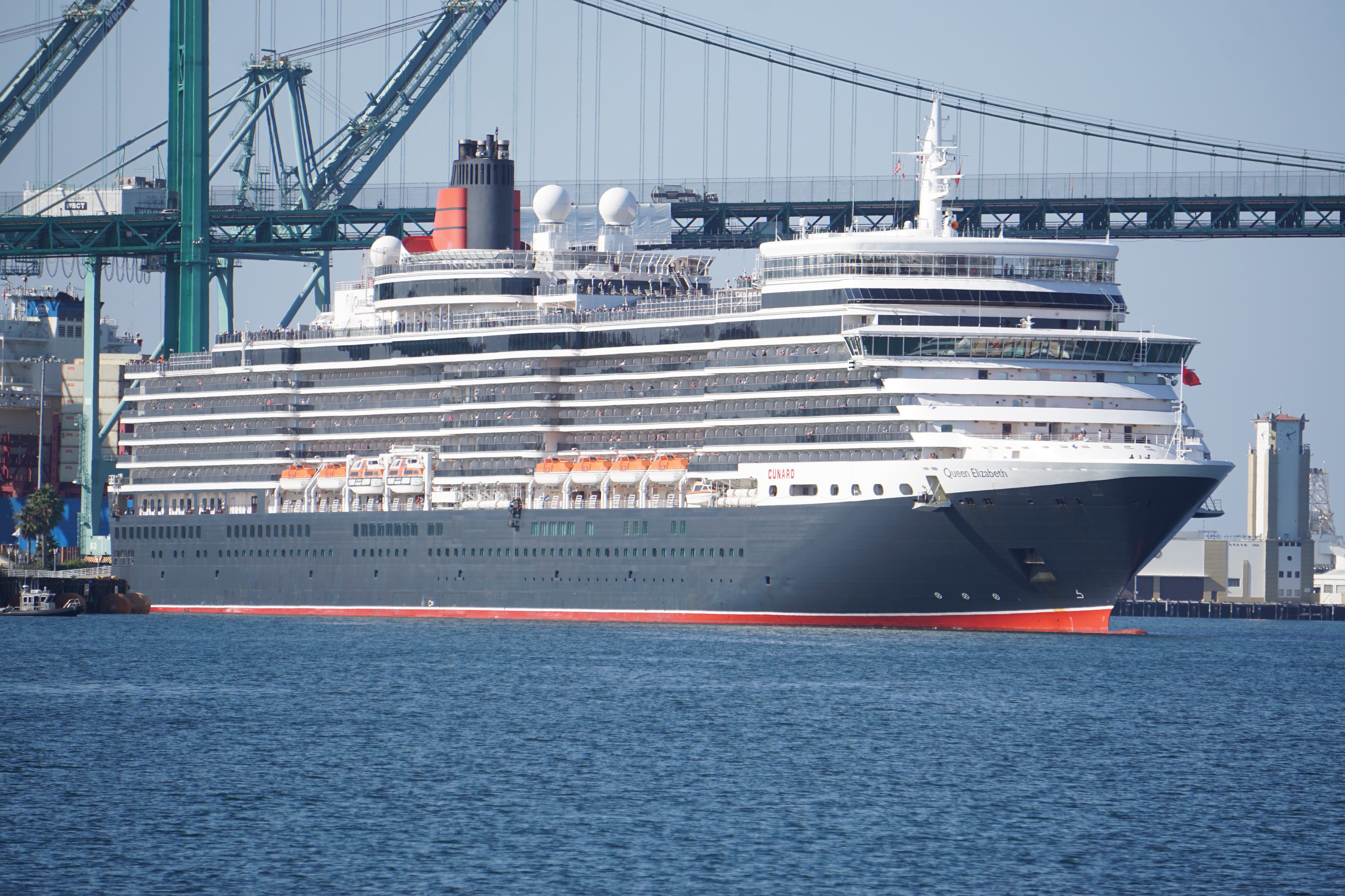 queen elizabeth cruise ship video