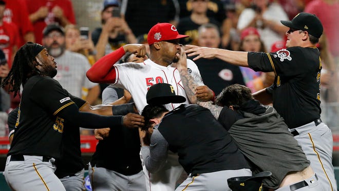Cincinnati Reds Pirates Brawl Photo With Amir Garrett Becomes A Meme