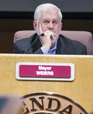Glendale Mayor Jerry Weiers