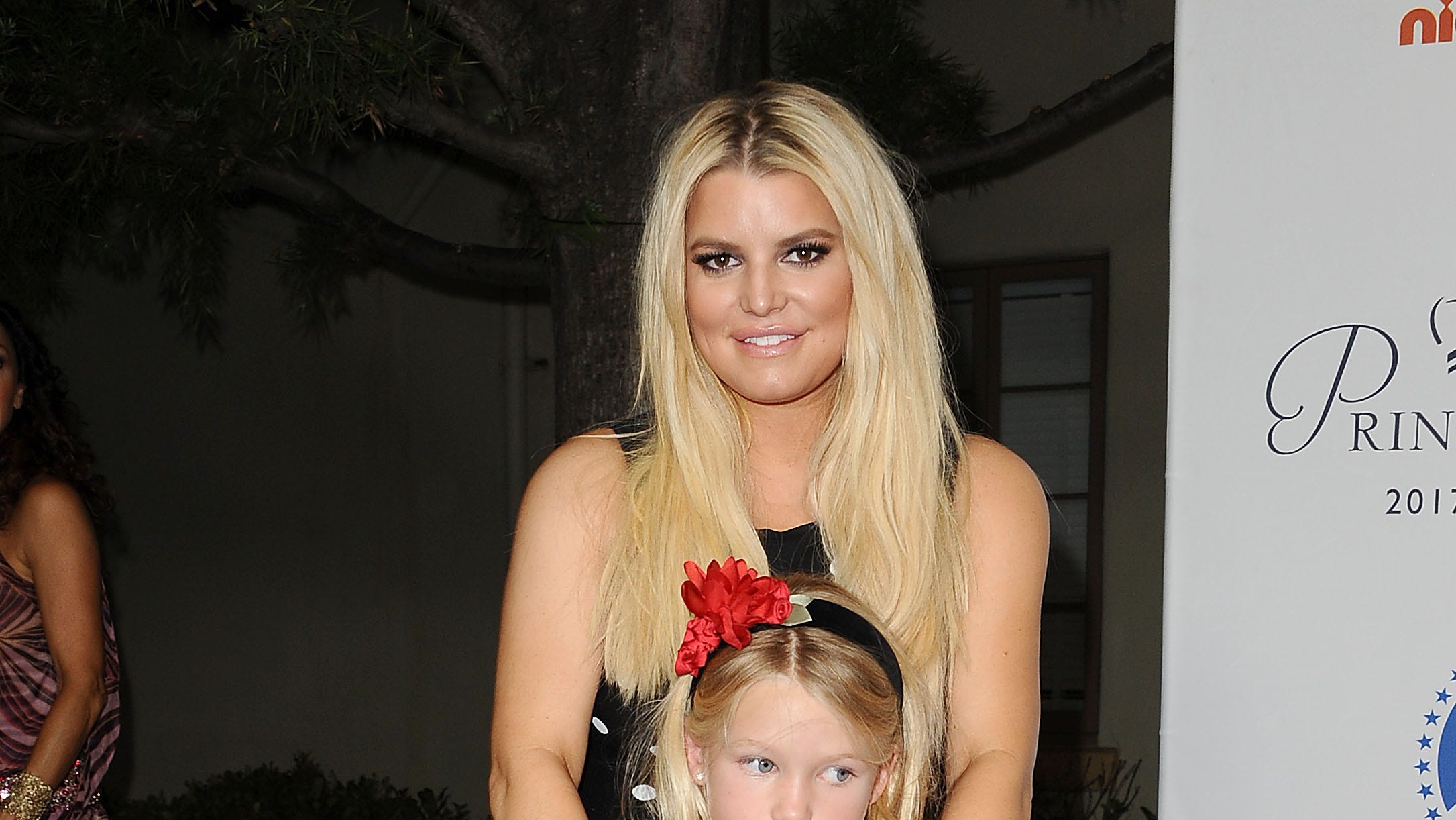 Jessica Simpson Mom Shamed For Letting Daughter Maxwell 7 Dye Hair