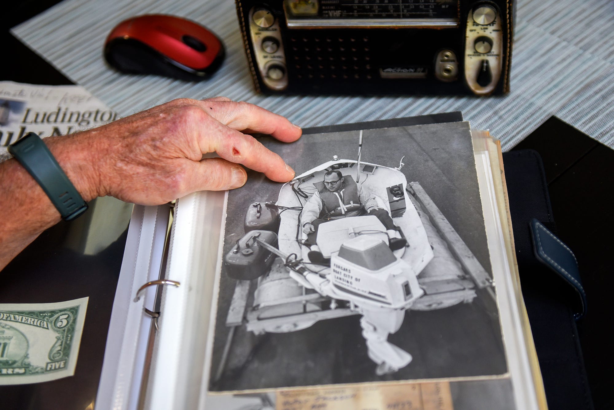 1969 : East Lansing Resident Crosses Lake Michigan in Bathtub