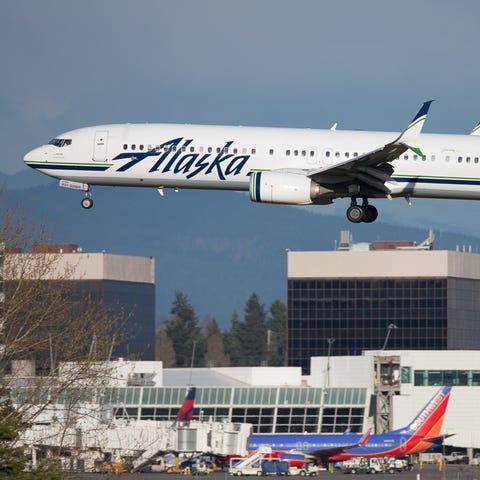 An Alaska Airlines Boeing 737-900 lands at Seattle