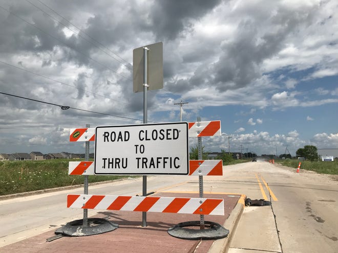 Road closed sign in Little Chute