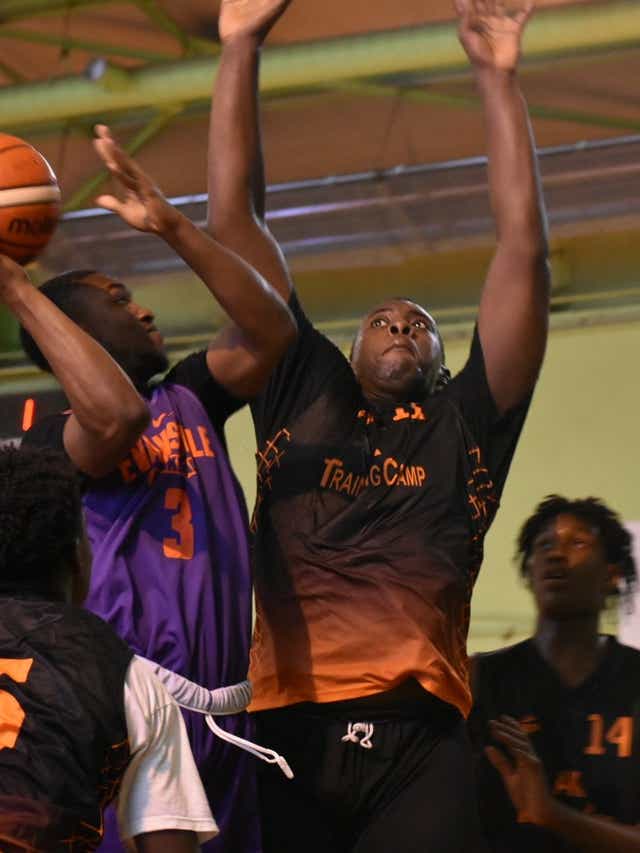 Ue Basketball Finishes European Trip Undefeated With Win In Paris