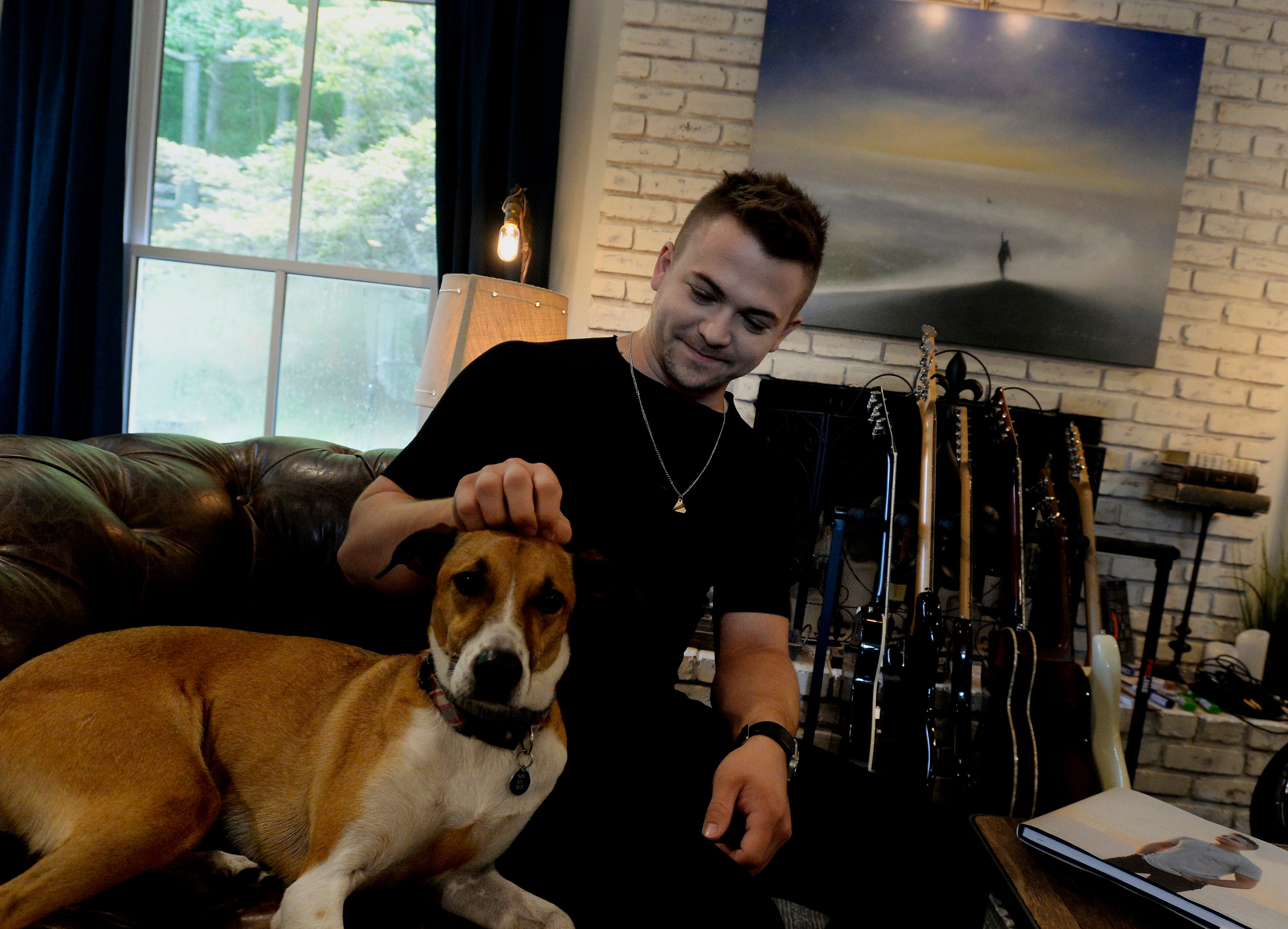 Hunter Hayes After Break Up With Girlfriend Finds Hope On Wild Blue