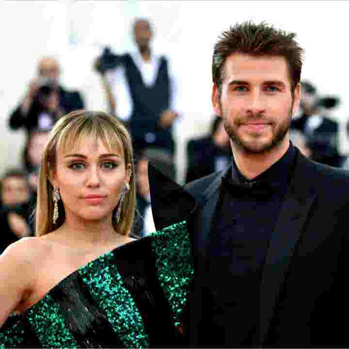 bac6d07e-b19f-45b5-8bf2-3ef6f29f66b1-Miley_Cyrus_and_Liam_Hemsworth_have_call-5d503a7c79f16e0001f96dcf_1_Aug_11_2019_17_21_35_poster