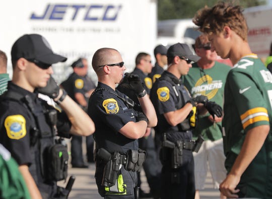 Police Gear Up For Packers Game Eric Church Big Rich Concerts