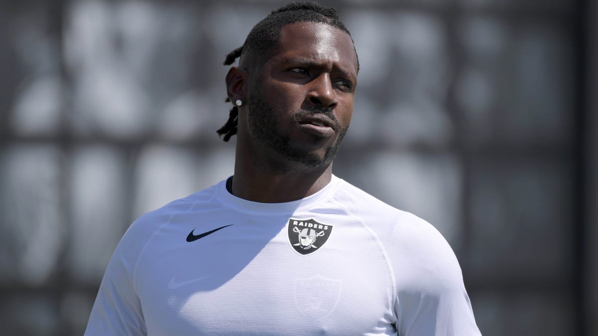Oakland Raiders receiver Antonio Brown (84) during organized team activities at the Raiders practice facility.