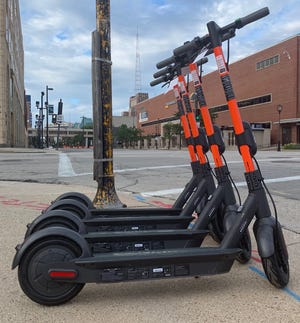 título La forma Hasta Spin scooters hit Milwaukee streets with Bird likely coming Wednesday
