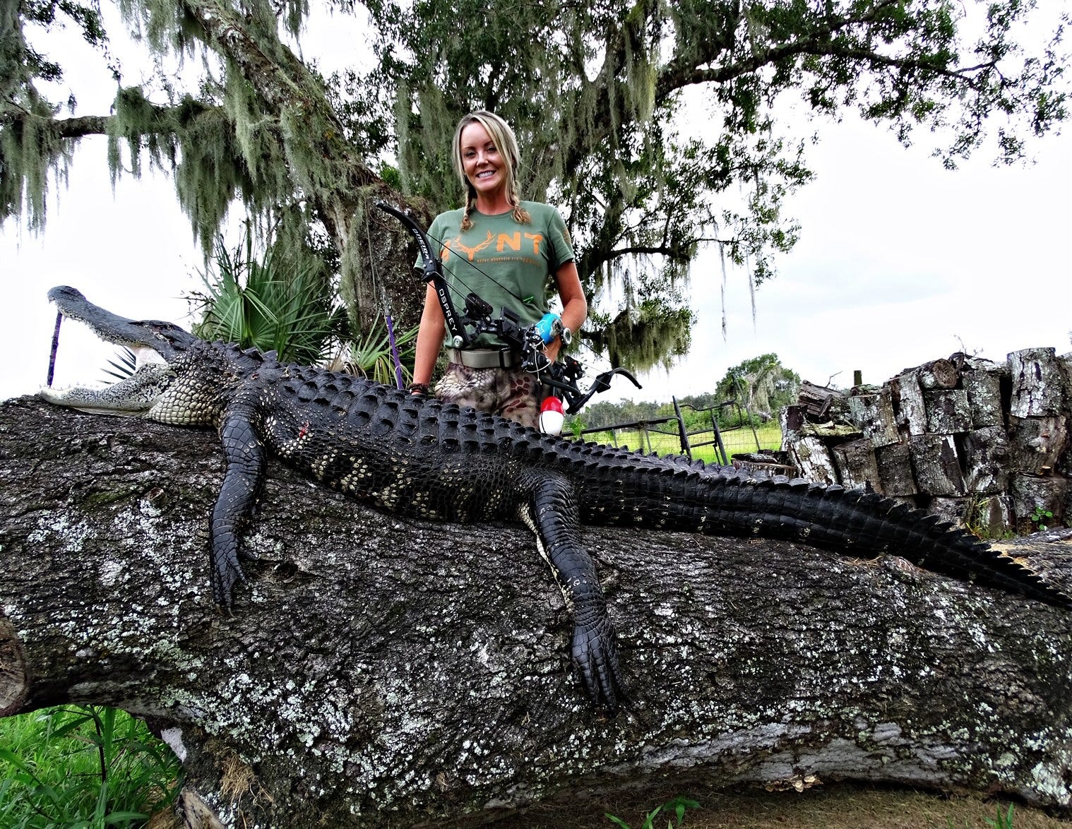 how much money can an alligator hunter make