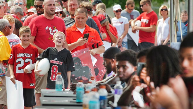 Louisville Football Notre Dame Game Nearing A Sellout