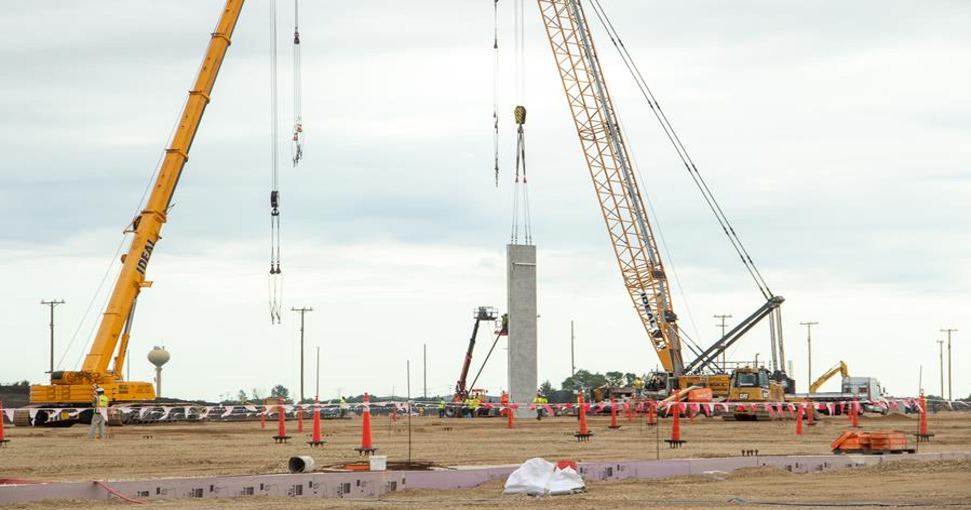 Foxconn begins raising walls for factory in Mount Pleasant, Wisconsin