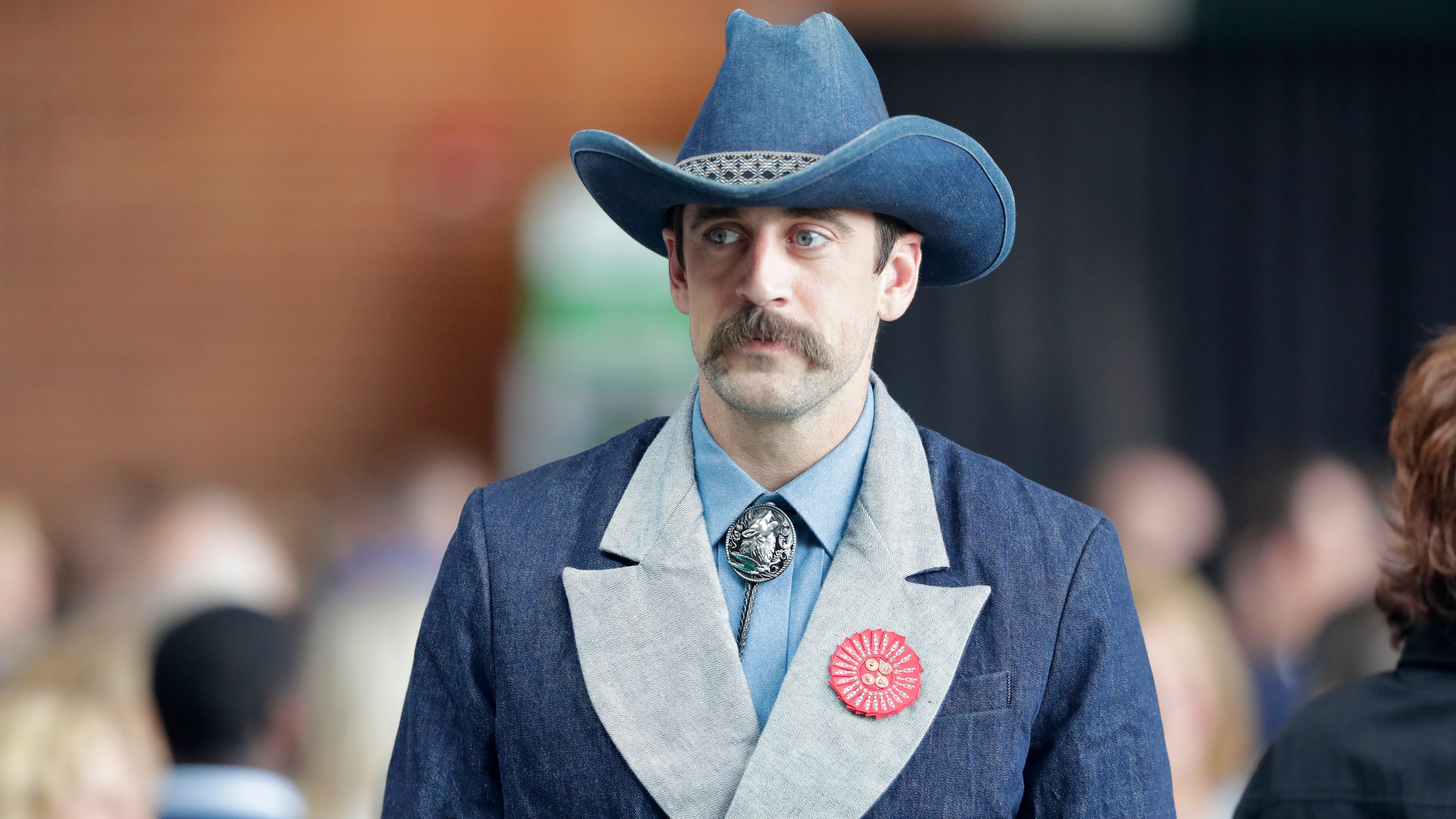 NFL: Aaron Rodgers wears Canadian tuxedo for Packers' trip to Winnipeg