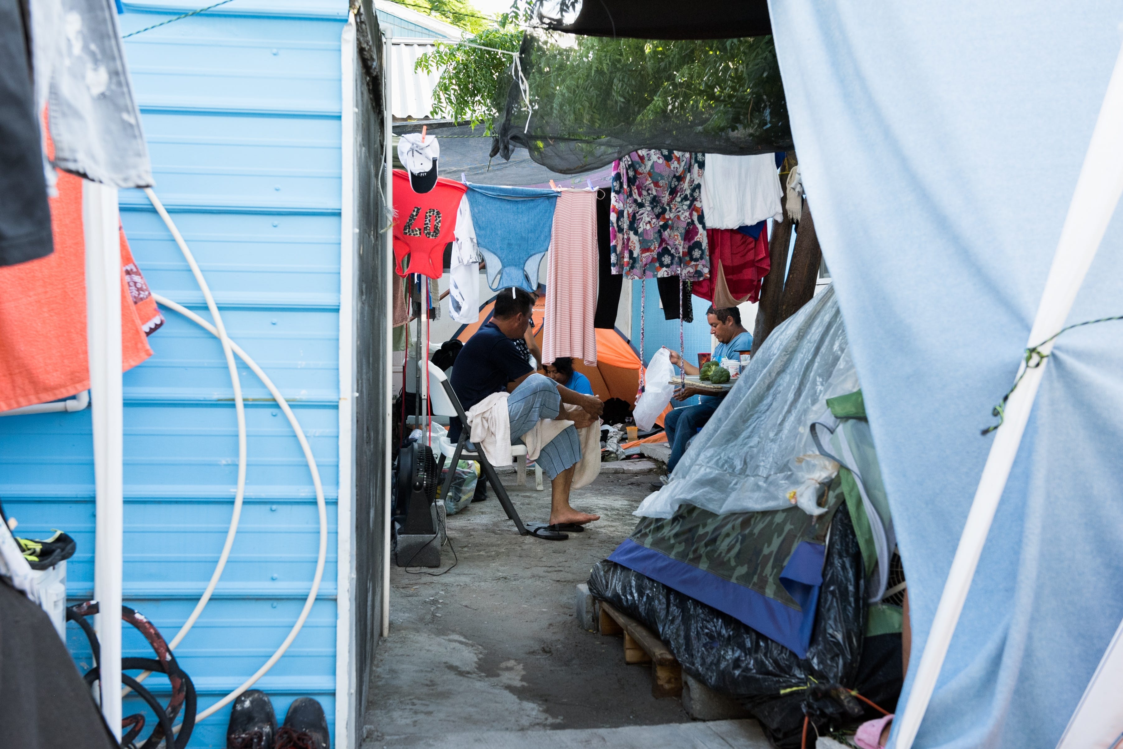 REYNOSA, Mexico– Senda De Vida Casa Del Emigrante faces overcrowding as migrants wait here for several months to be called by United States immigration authorities to begin their asylum request.