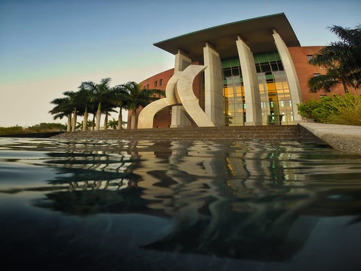 Florida S Public Universities Fill Freshmen Classes With Florida Grads