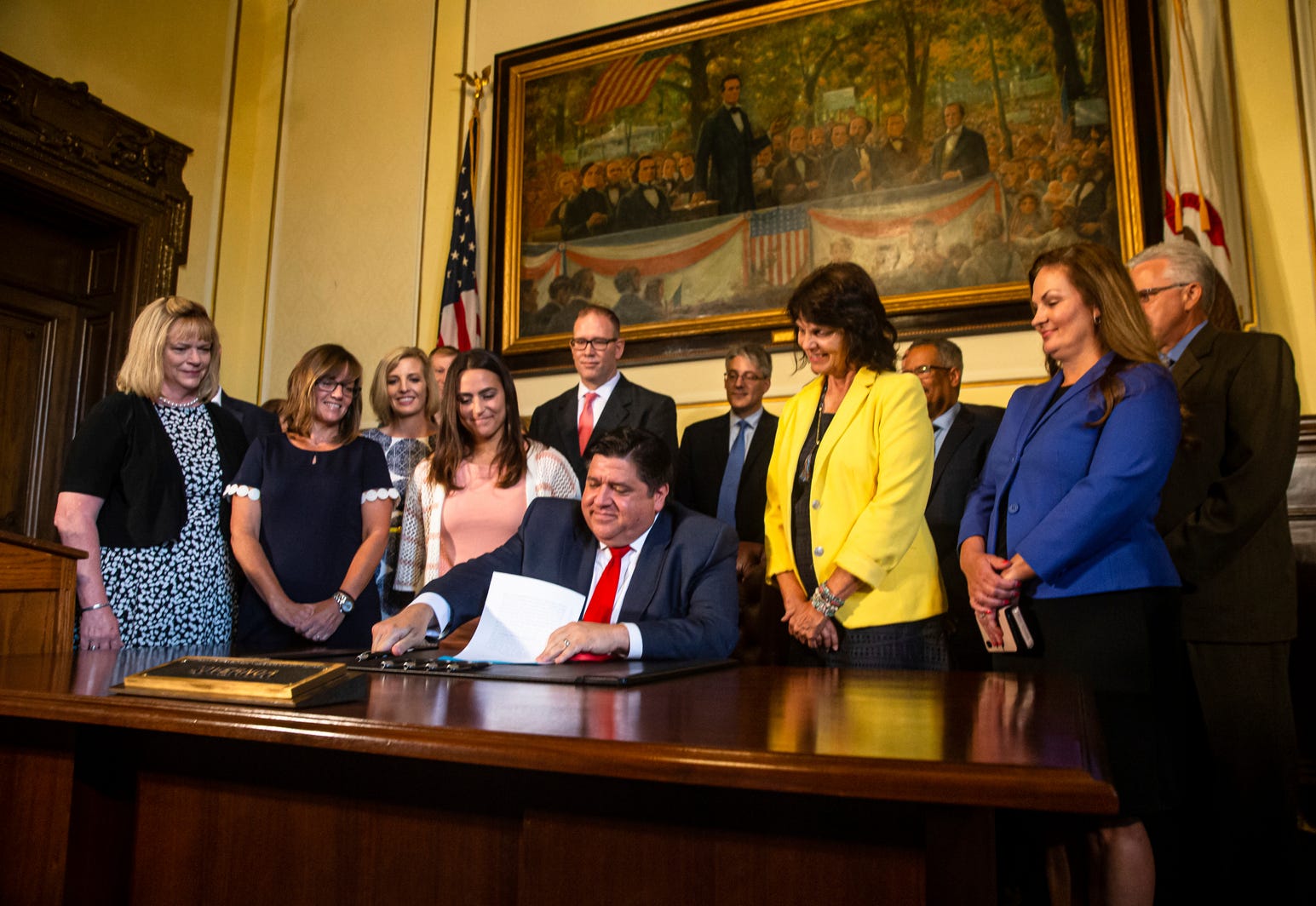 illinois-will-raise-minimum-teacher-salary-to-40k-by-2023
