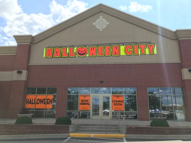 The Buzz Halloween City And Spirit Halloween Are Open In Fox Cities