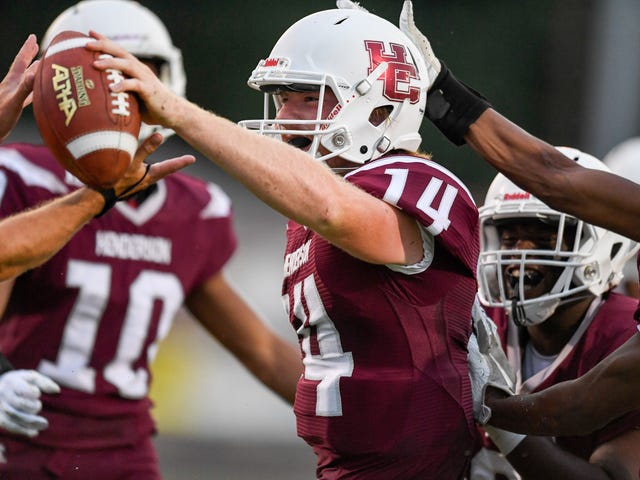 Sam Elliott Calmly Leads Henderson County Football Team To 4 0 Start