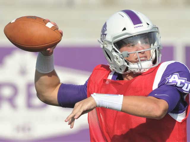 Slow Start Special Team Issues Mar Acu Football Team S Last Scrimmage