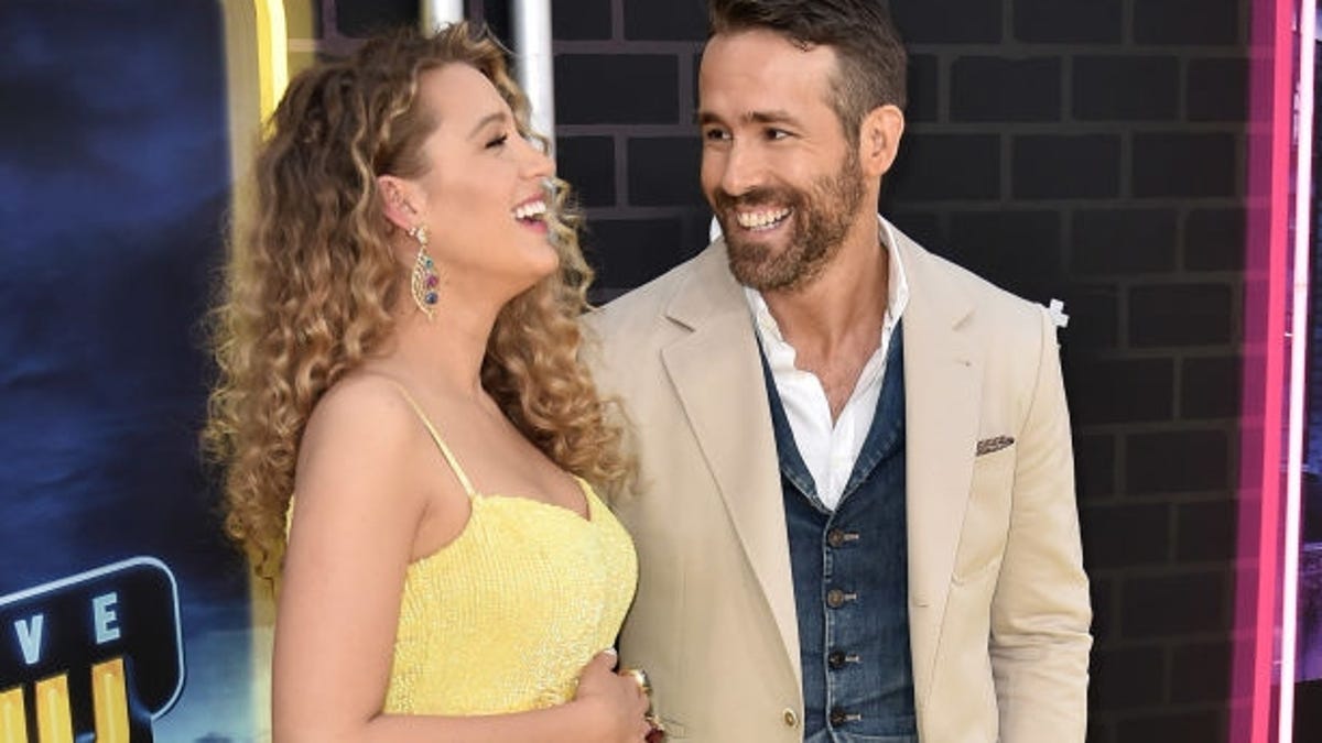Ryan Reynolds Trolls Blake Lively With Funny Photos On Her Birthday Images, Photos, Reviews