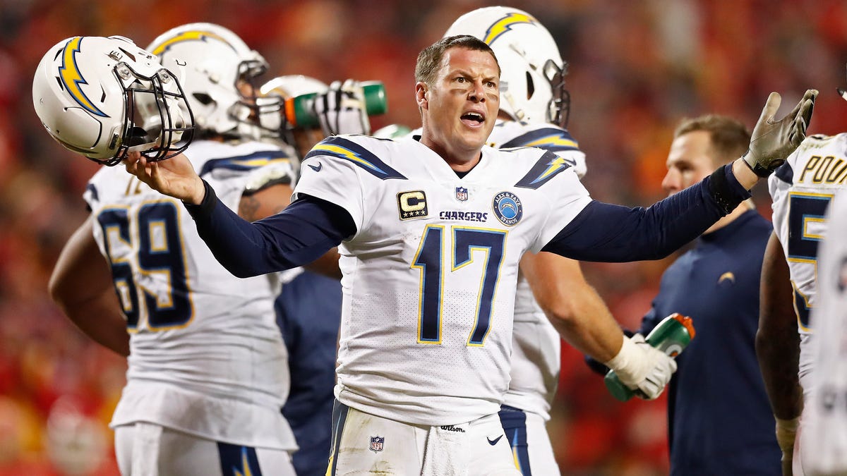 epa07230158 Los Angeles Chargers quarterback Philip Rivers reacts to the officials after a call in the second half of the NFL American football game at between the Los Angeles Chargers and the Kansas City Chiefs at Arrowhead Stadium in Kansas City, Missouri, USA, 13 December 2018.  EPA-EFE/LARRY W. SMITH ORG XMIT: LWS129