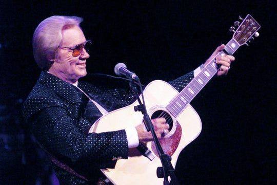 George Jones gives his first public performance at the Ryman Auditorium on Aug. 27, 1999, since his near-fatal accident.