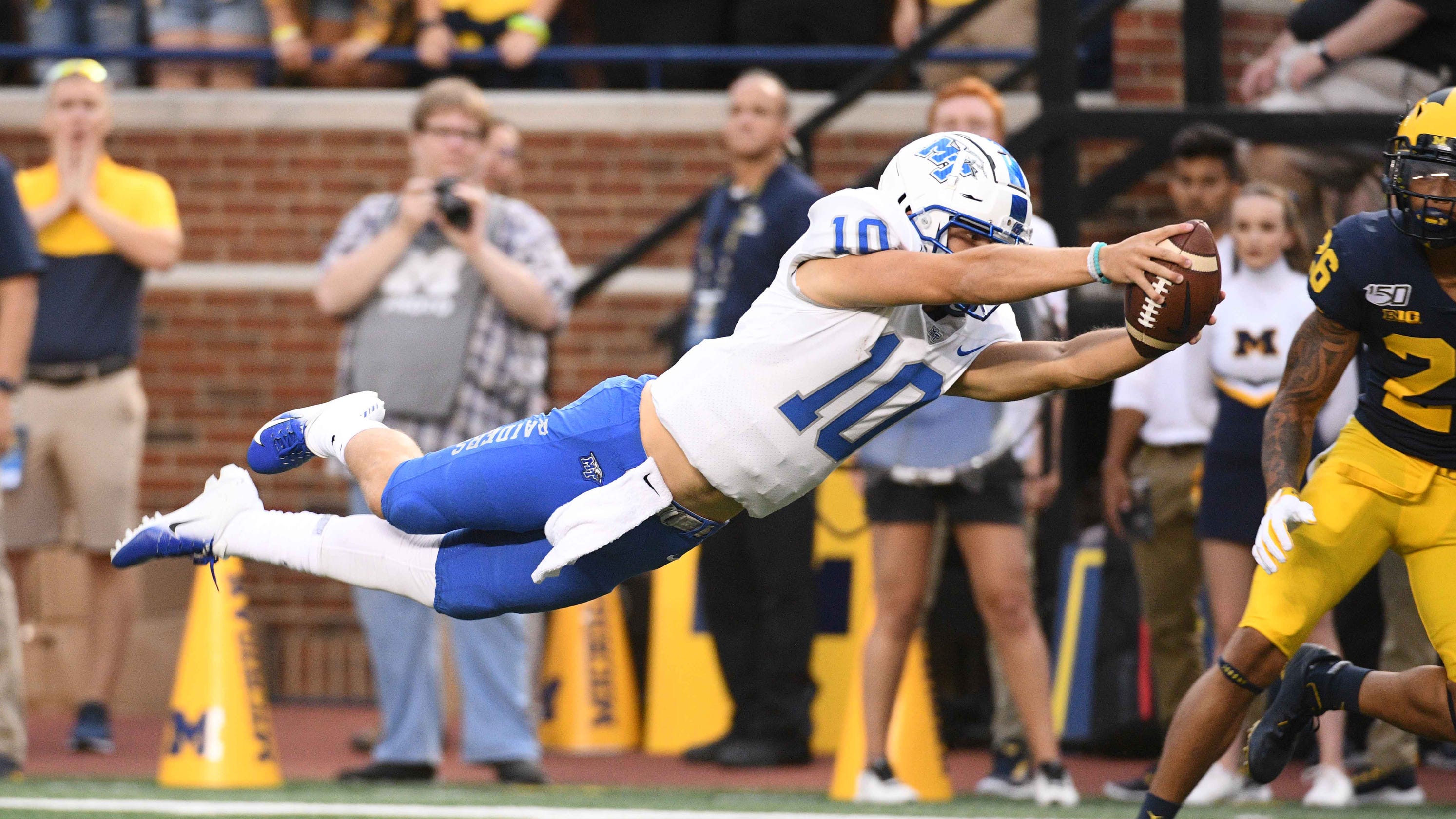 Michigan Mtsu Football Asher O Hara Starts At Qb