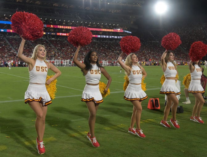 Cheerleaders Fans And Mascots Of The 2019 College Football Season