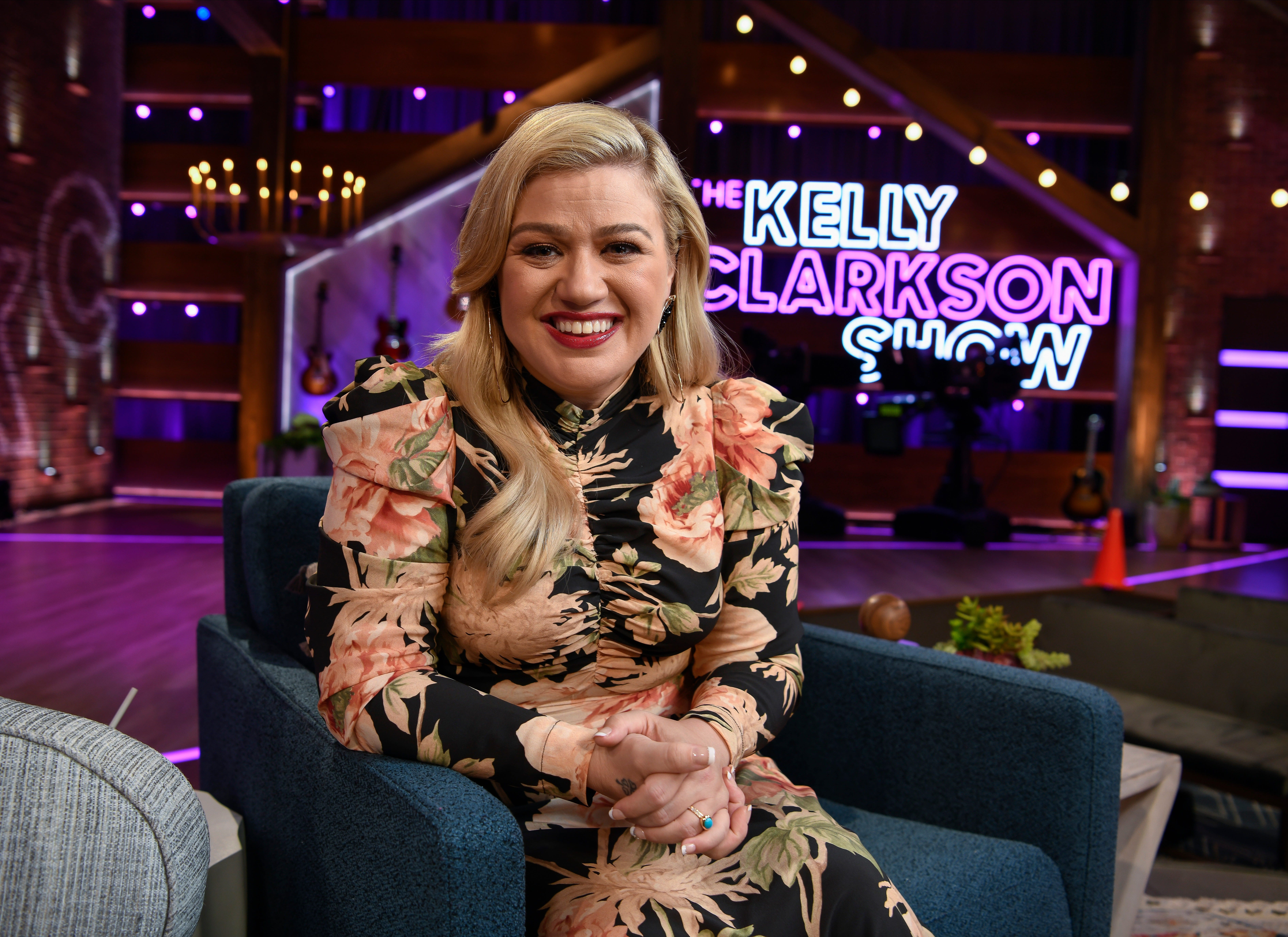 Kelly Clarkson goes from 'American Idol' to music stardom to talk show