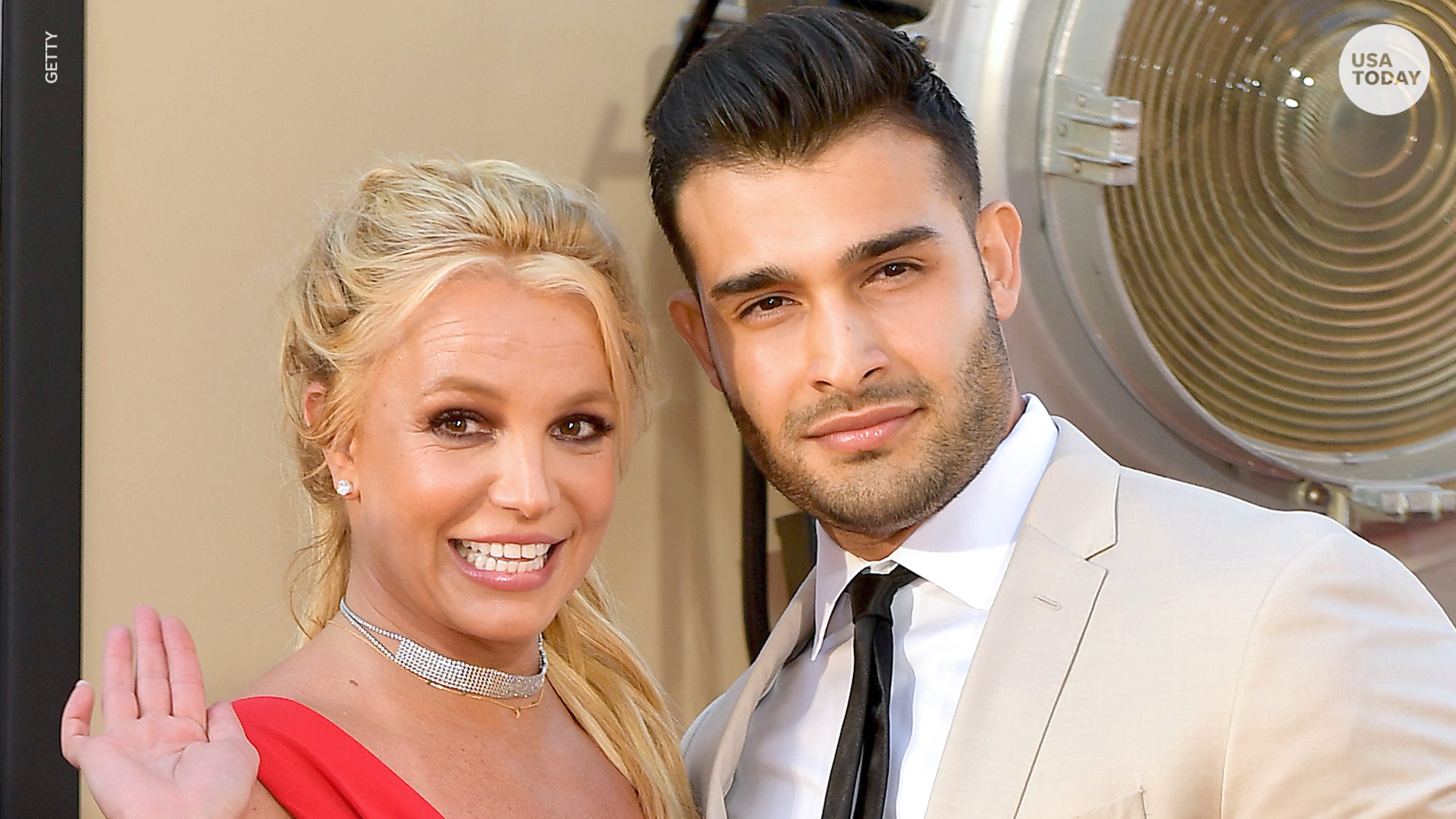 Britney Spears debuts new brunette hairstyle, boyfriend Sam Asghari