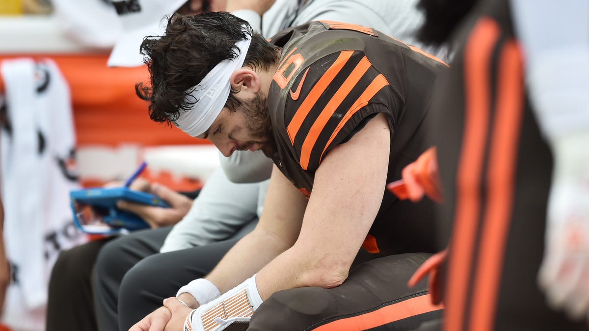 Cleveland Browns quarterback Baker Mayfield (6) bows his head on the bench during the first half against the Tennessee Titans at FirstEnergy Stadium.