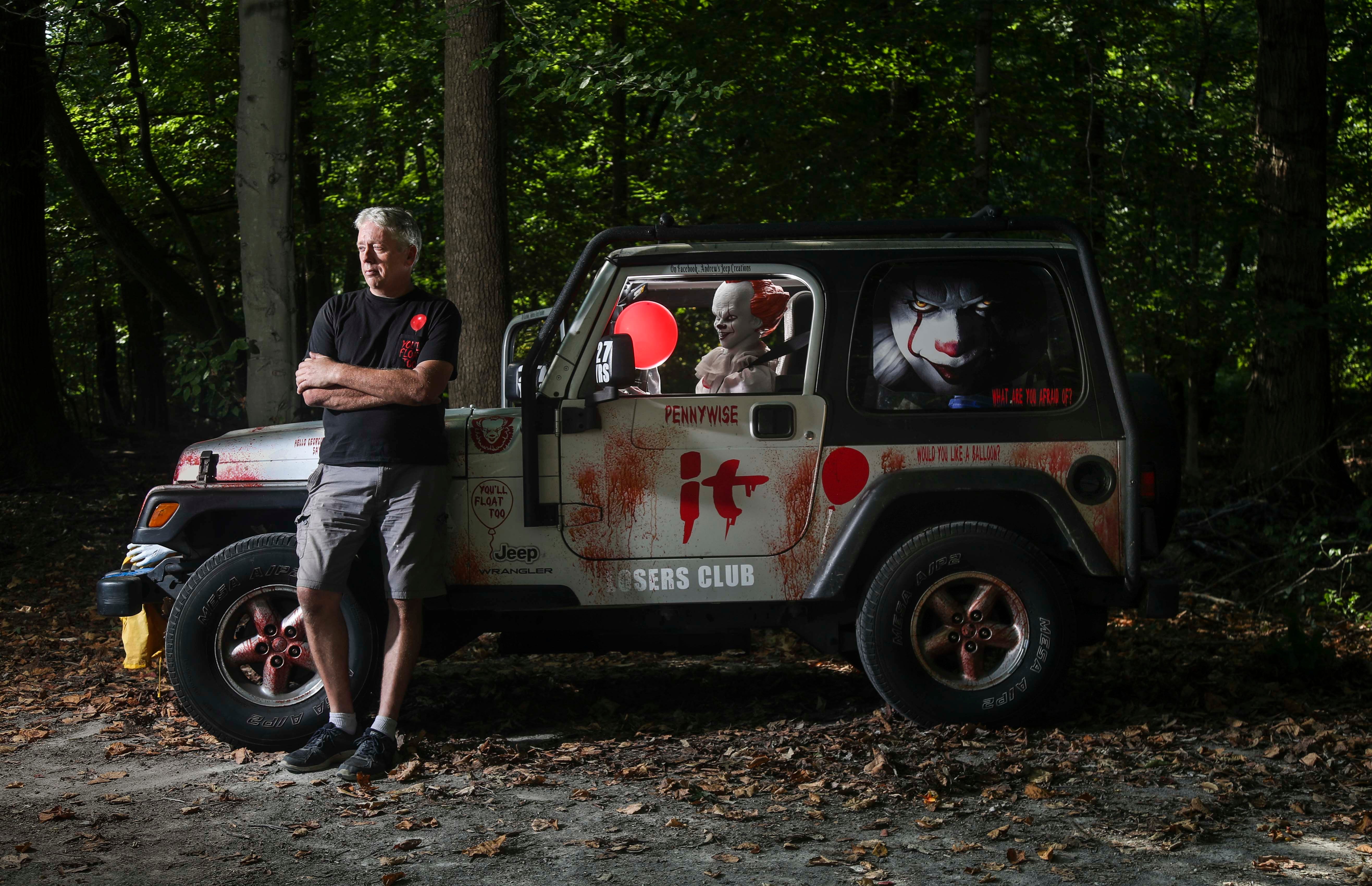 Louisville man drives 'It' movie themed Jeep, with Pennywise driving