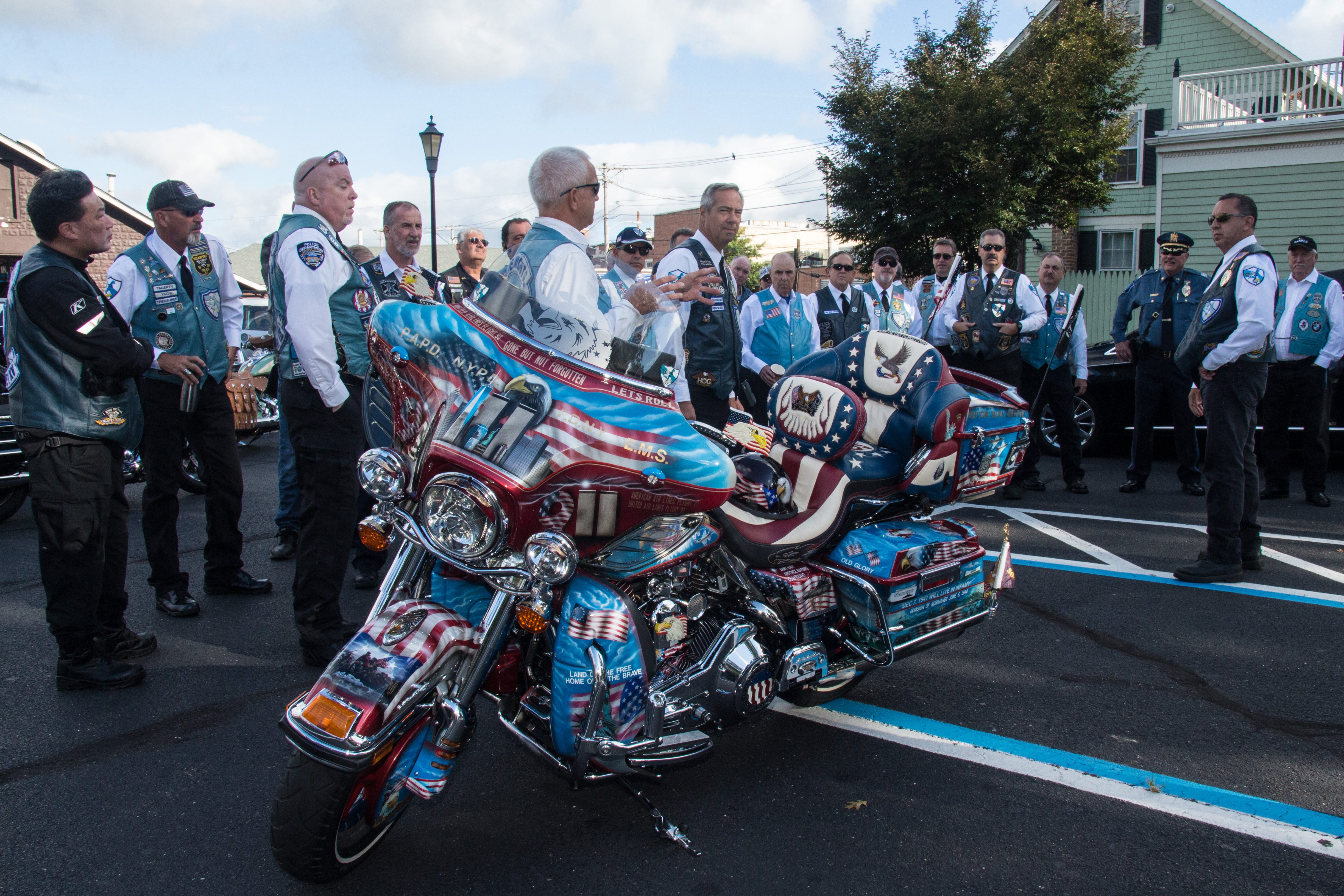 Red White And Blue Motorcycle Farewell To Cop Who Kept 9 11 Memories Alive