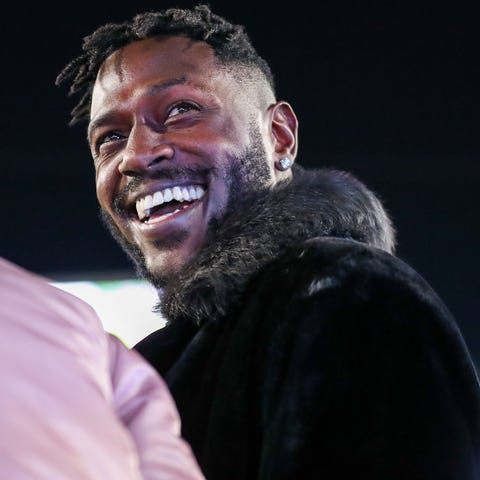 New England Patriots wide receiver Antonio Brown h