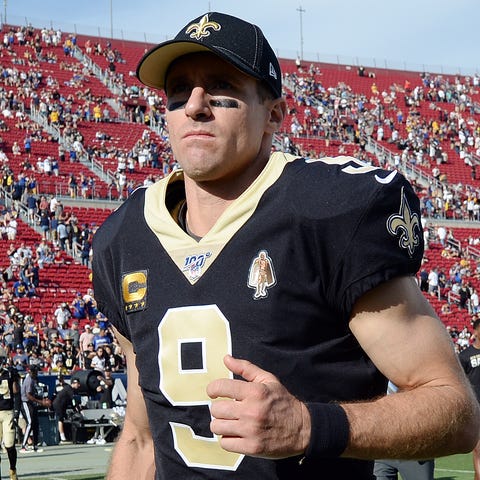 Drew Brees leaves the field following the Saints' 