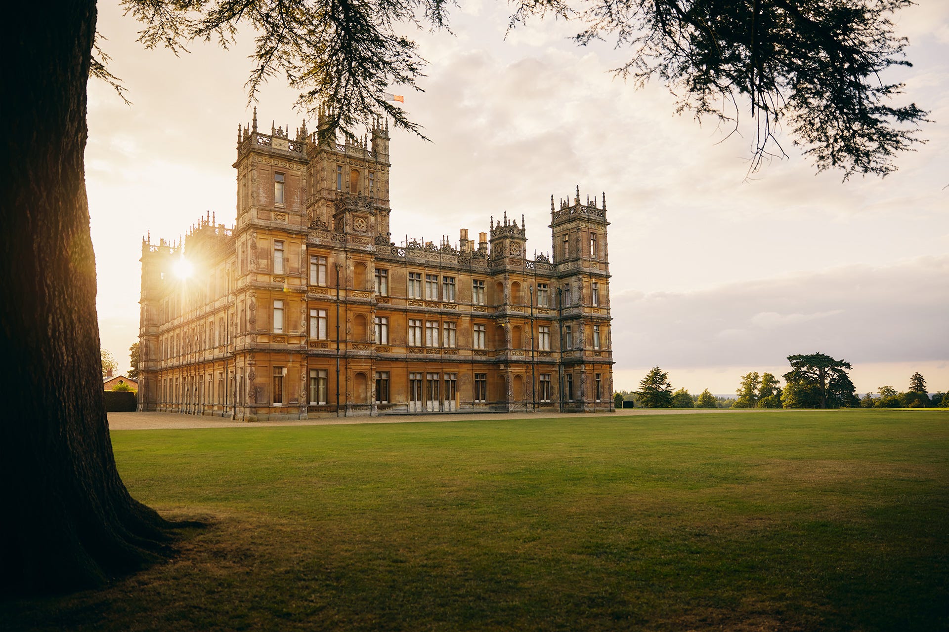 Downton Abbey Book A Room In Highclere Castle Through Airbnb