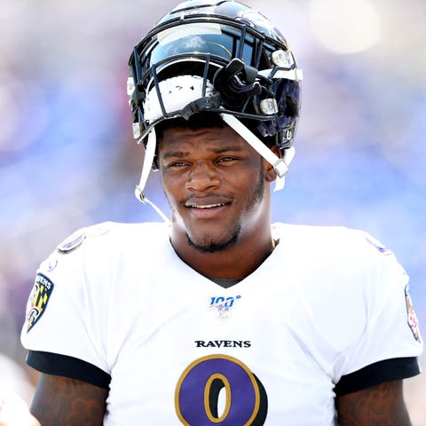 Baltimore Ravens quarterback Lamar Jackson (8) war